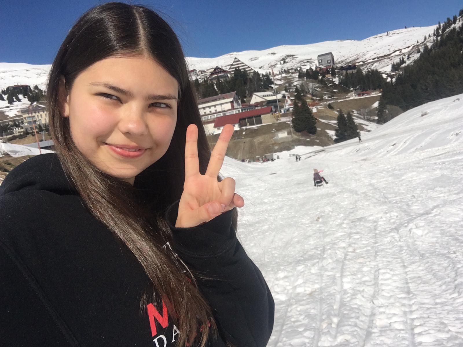 Ninka-v-lyžiarskom-stredisku-Popova-Sapka